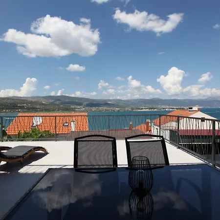With Terrace And Sea View - Lucic شقة