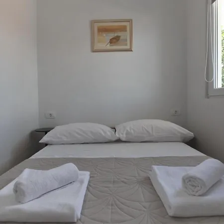 With Terrace And Sea View - Lucic Διαμέρισμα *