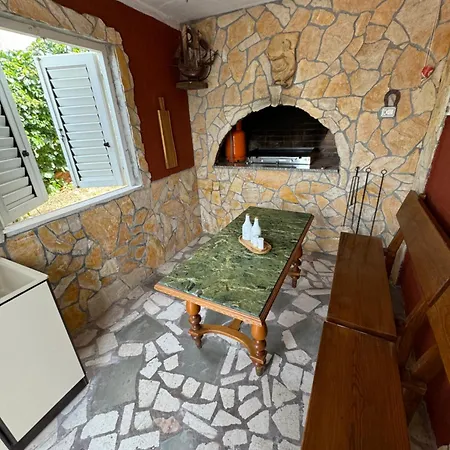 شقة With Terrace And Sea View - Lucic تروغير