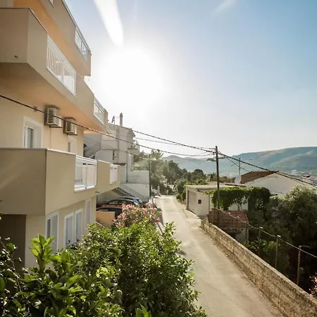 With Terrace And Sea View - Lucic Apartament *