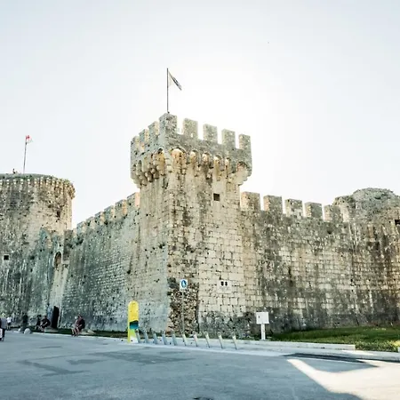 With Terrace And Sea View - Lucic Apartament