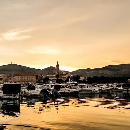 公寓 With Terrace And Sea View - Lucic *