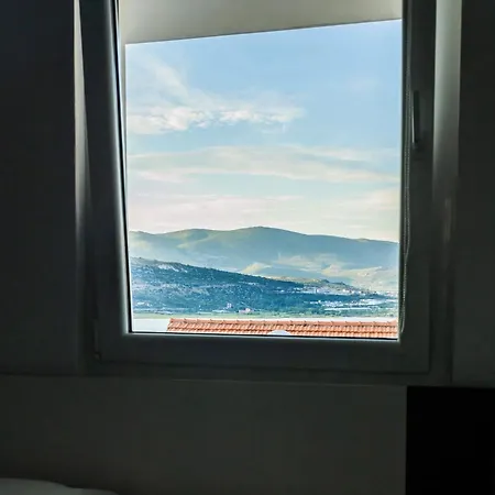 公寓 With Terrace And Sea View - Lucic *