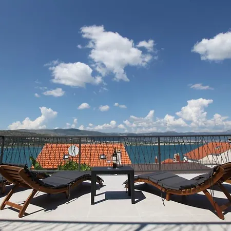 With Terrace And Sea View - Lucic Apartament *