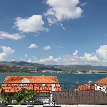 With Terrace And Sea View - Lucic * 特罗吉尔