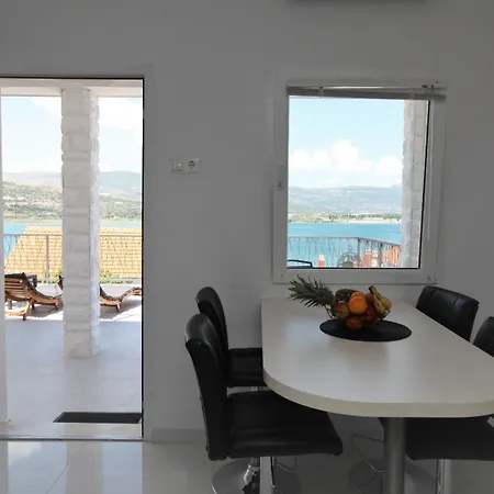 With Terrace And Sea View - Lucic * 特罗吉尔