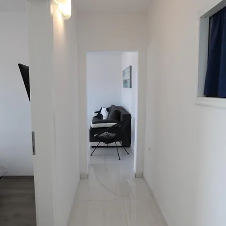 With Terrace And Sea View - Lucic Apartament