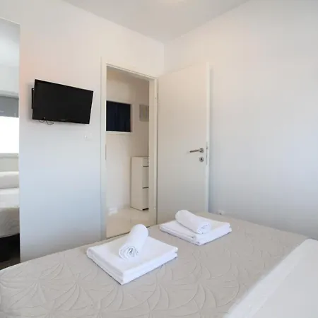 With Terrace And Sea View - Lucic 特罗吉尔