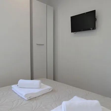 With Terrace And Sea View - Lucic Apartament *