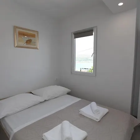 With Terrace And Sea View - Lucic 公寓 特罗吉尔