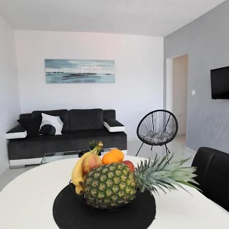 公寓 With Terrace And Sea View - Lucic 特罗吉尔