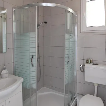 With Terrace And Sea View - Lucic Apartament *