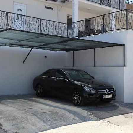 Apartament With Terrace And Sea View - Lucic