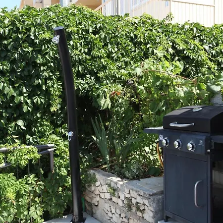 With Terrace And Sea View - Lucic Apartament *