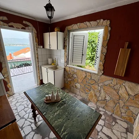 With Terrace And Sea View - Lucic Apartamento Trogir