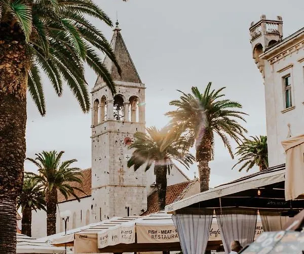 With Terrace And Sea View - Lucic Appartement