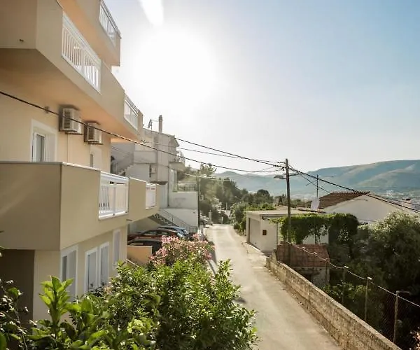 With Terrace And Sea View - Lucic Appartement *