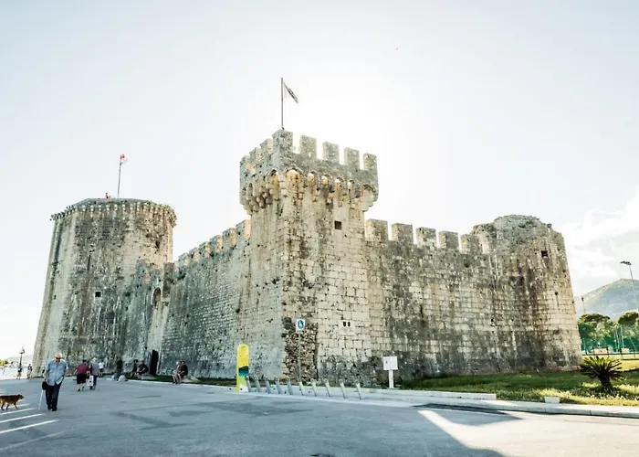 With Terrace And Sea View - Lucic Appartement