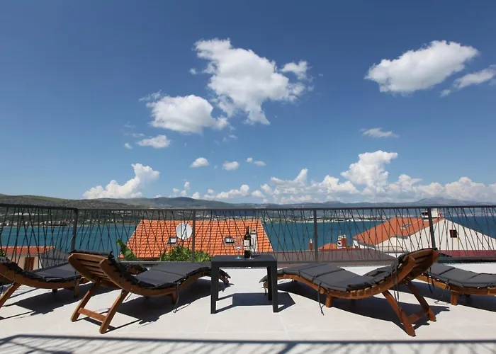 With Terrace And Sea View - Lucic Apartament *