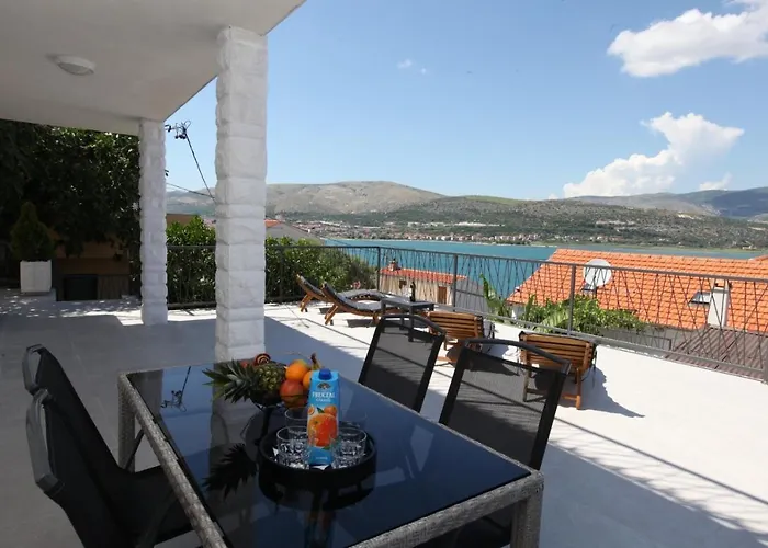 Apartament With Terrace And Sea View - Lucic *