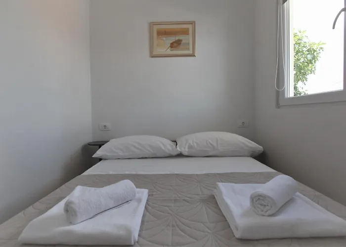 With Terrace And Sea View - Lucic Apartament *