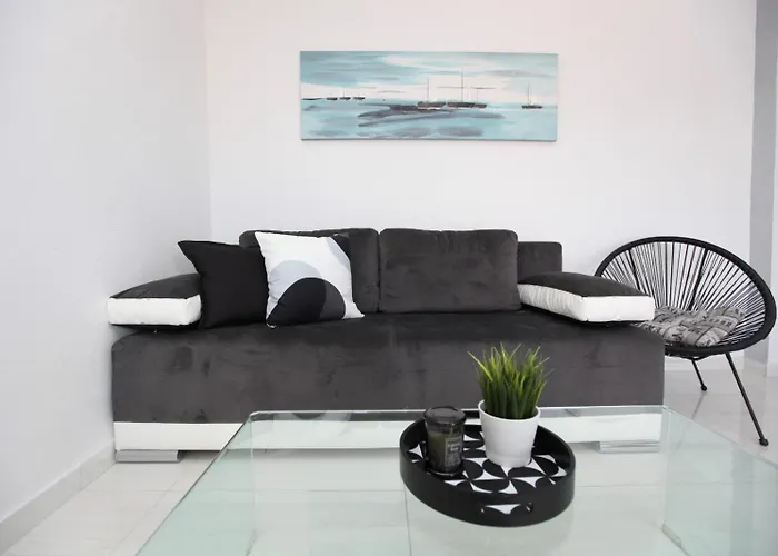 With Terrace And Sea View - Lucic Appartement