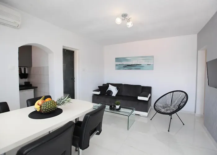 Appartement With Terrace And Sea View - Lucic