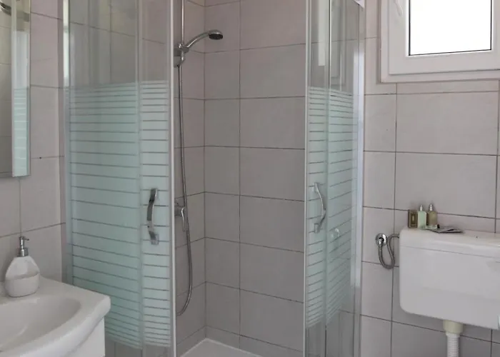 With Terrace And Sea View - Lucic Apartament *