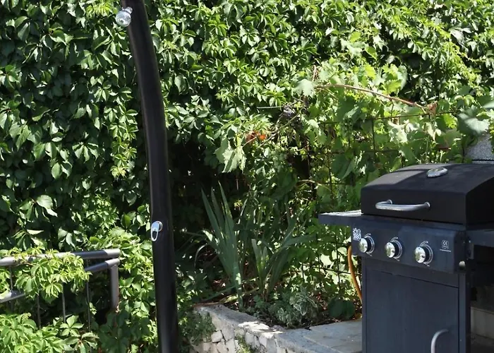 With Terrace And Sea View - Lucic Appartement *