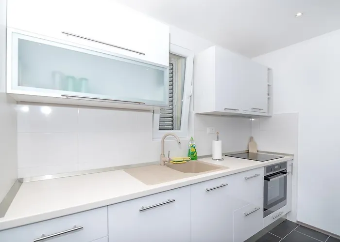 Appartement With Terrace And Sea View - Lucic Trogir