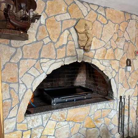 With Terrace And Sea View - Lucic טרוגיר